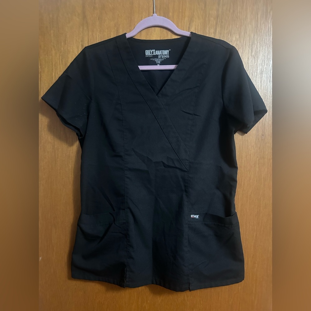 Gray’s anatomy black scrub top